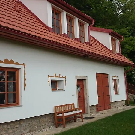Hájenka Hraběte Buquoye Pensión 4*